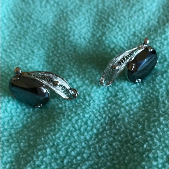 Vintage Sorrento screw on Silver/hematite earring - Picture 3 of 7